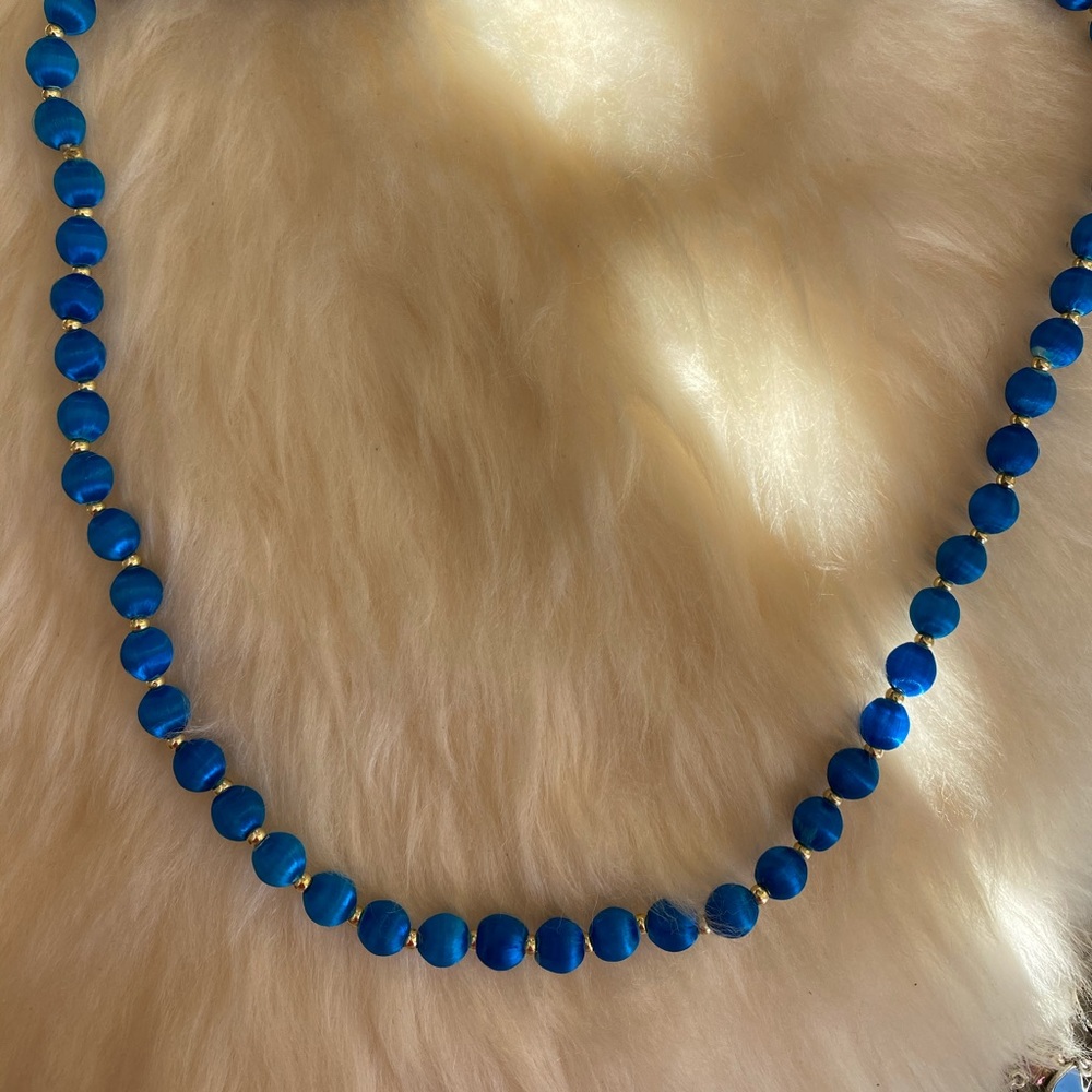 Silk thread bead necklace